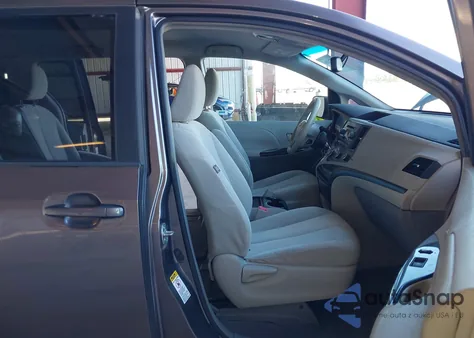 2011 Toyota Sienna Le V6 z USA, uszkodzony, nr VIN 5TDKK3DC7BS009075